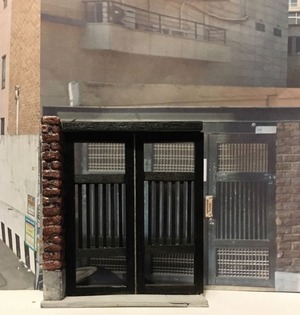 옆 건물 A Next Building