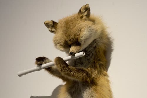 고독한 양치기의 노래 · Fox Scarf. Wood Pipe · 35x90x19cm · 2017