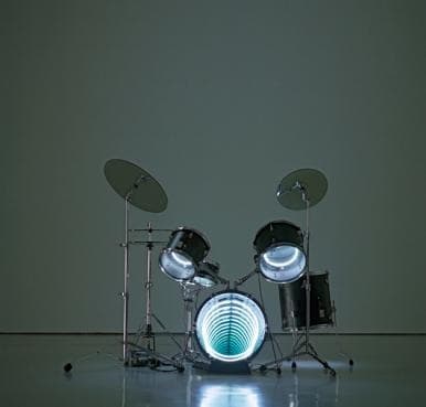 Drums · Neon light. mirror. one-way mirror. plywood. metal and electric energy · 121.9 x 121.9 x 121.9 cm · 2009
