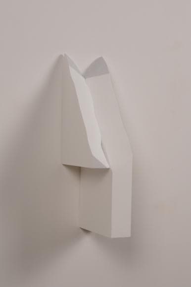 Torso-Angulate 토르소 · 각진 resin. urethane paint · 44.5 X 10 X 18.5 cm · 2018