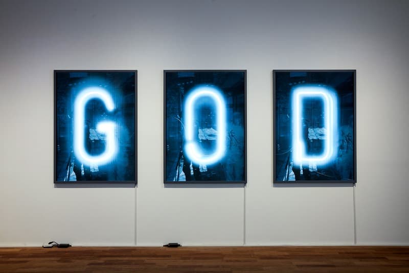 Neon G O D · 3D micro lenticular lens · 140 x 110 cm (each) · 2018 · Neon G O D