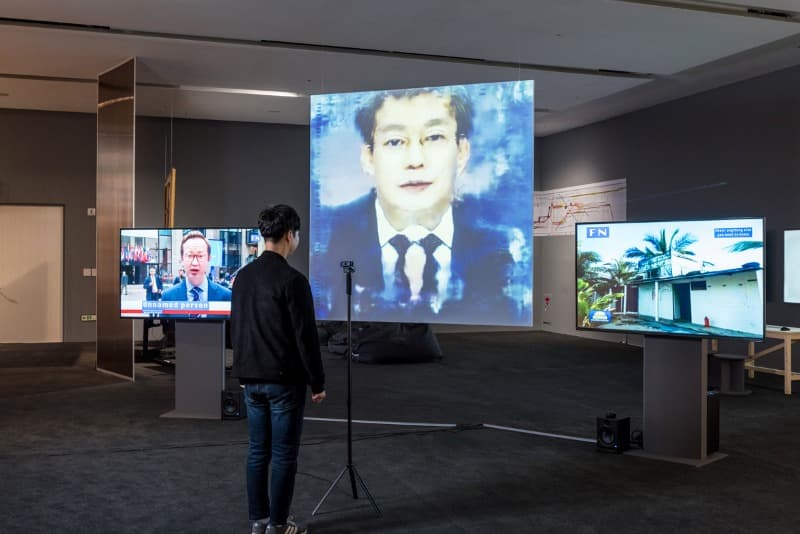 조영각 당신이 알아야 할 다른 것에 대해서 · 단채널 영상(2점) · 실시간 단채널 인터랙티브 · 2018