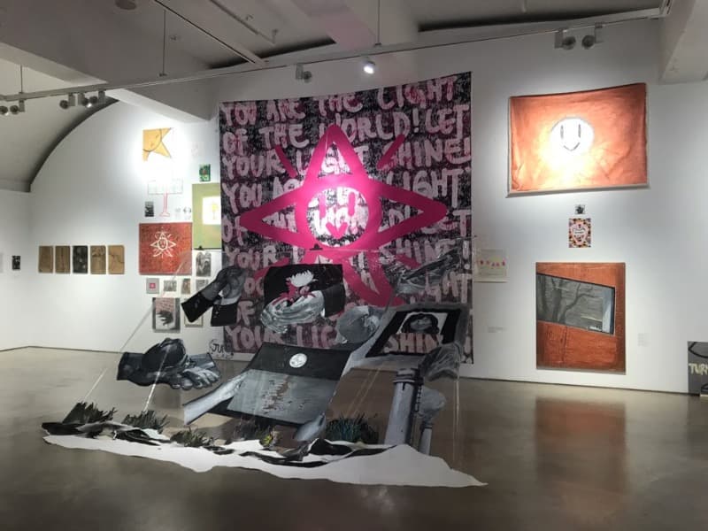 전시전경 - 트라이파드 · 혼합재료 · 가변사이즈 · 2019 · Exhibition view