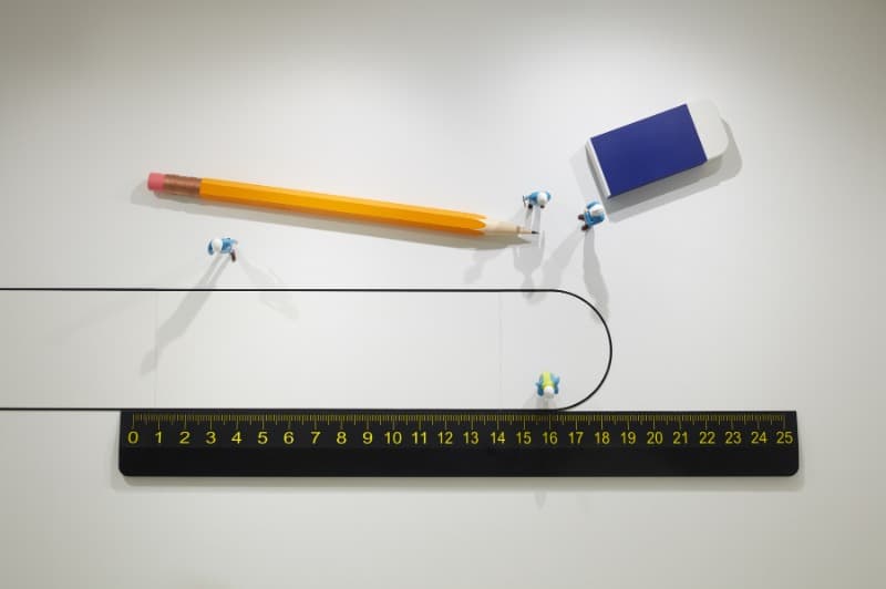 달려라 연필 날아라 지우개! (부분) · 혼합매체 · 가변크기 · 2018 · Run  pencil  fly  eraser! · Mixed media