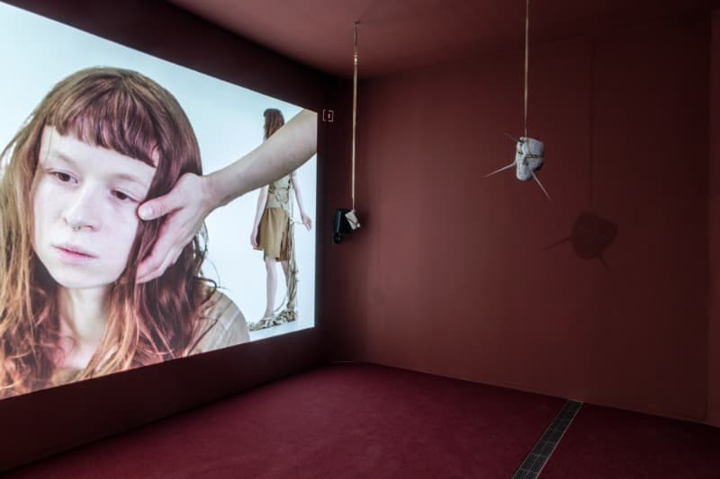 김실비 금융-신용-영성 삼신도 · 싱글채널 4K HD 변환_ 컬러_ 소리_ 벽화 · 11분 22초_ 국립현대미술관 커미션으로 제작 · 2019 · Trinity: Finance-Credo-Spirituality · Single-Channel 4K HD Conversion_ Color_ Sound_ Muralization