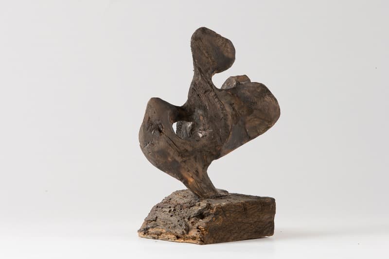 군상 · 나무 · 21x17x8cm · 1981 · military figure · tree