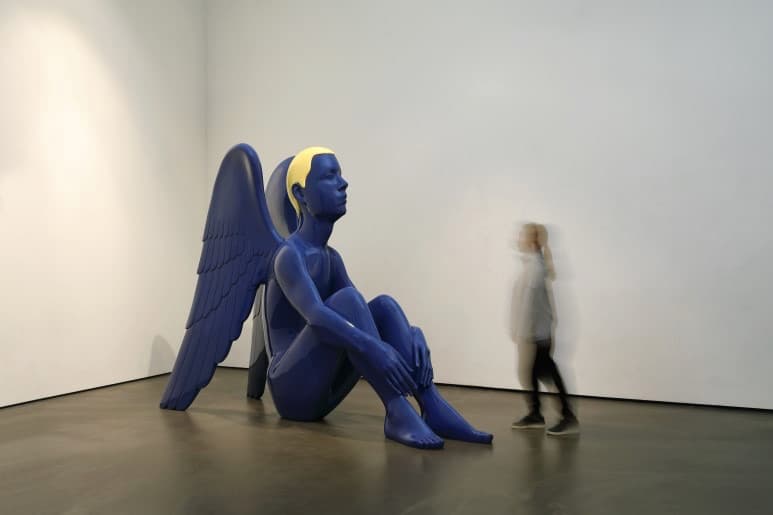 고요한 공기 · FRP. 우레탄페인트 · 340x100x230cm · 2019