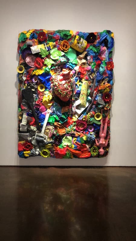 화가의 심장 2 · acrylic on FRP · 300x220x45(d) · 2019 · Heart of the Arist 2 · acrylic on FRP