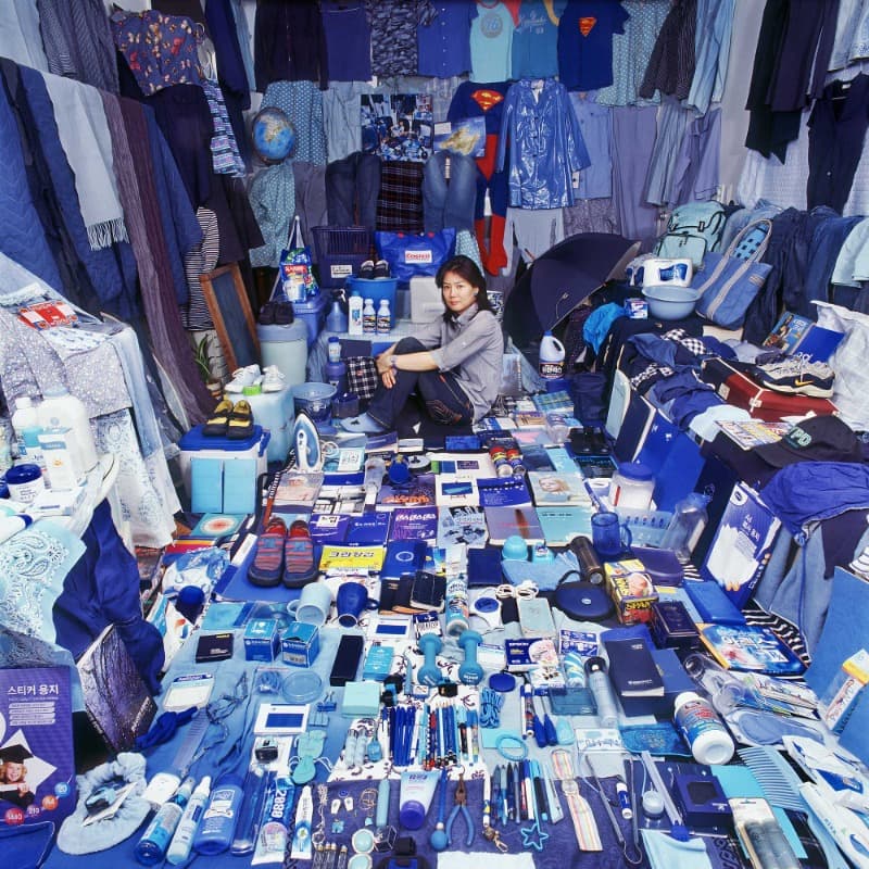 윤정미_컬러 프로젝트 - 정미와 그의 파란색 물건들 I · 라이트젯 프린트 · 76×76cm · 2008 · Yoon Jung-mi_Color Project - Jung-mi and his blue stuff I · Lightjet Print