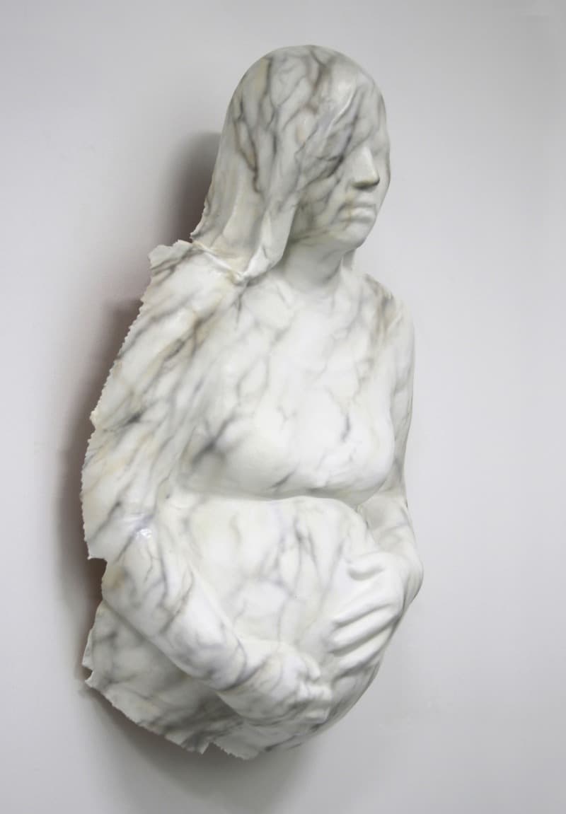 이정기_희귀한 유물Ⅱ · Acrylic on plaster cast. resin · 55×25.5×87cm · 2018 · Lee Jung-gi _Rare Material II · Acrylic on plaster cast. resin