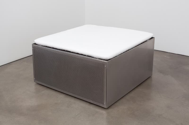 한스하케_아이스테이블 · 스테인리스스틸_냉동장치 · 91.4x92x49cm · 1967 · Hans Hake_Ice Table · stainless steel_cooling unit