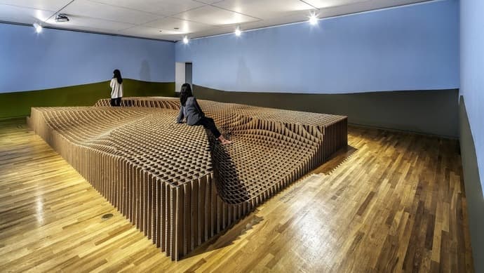 와플 밸리 2 · 허니콤 페이퍼 · 95×Ø750cm · 2019 · Waffle Valley 2 · honeycomb paper