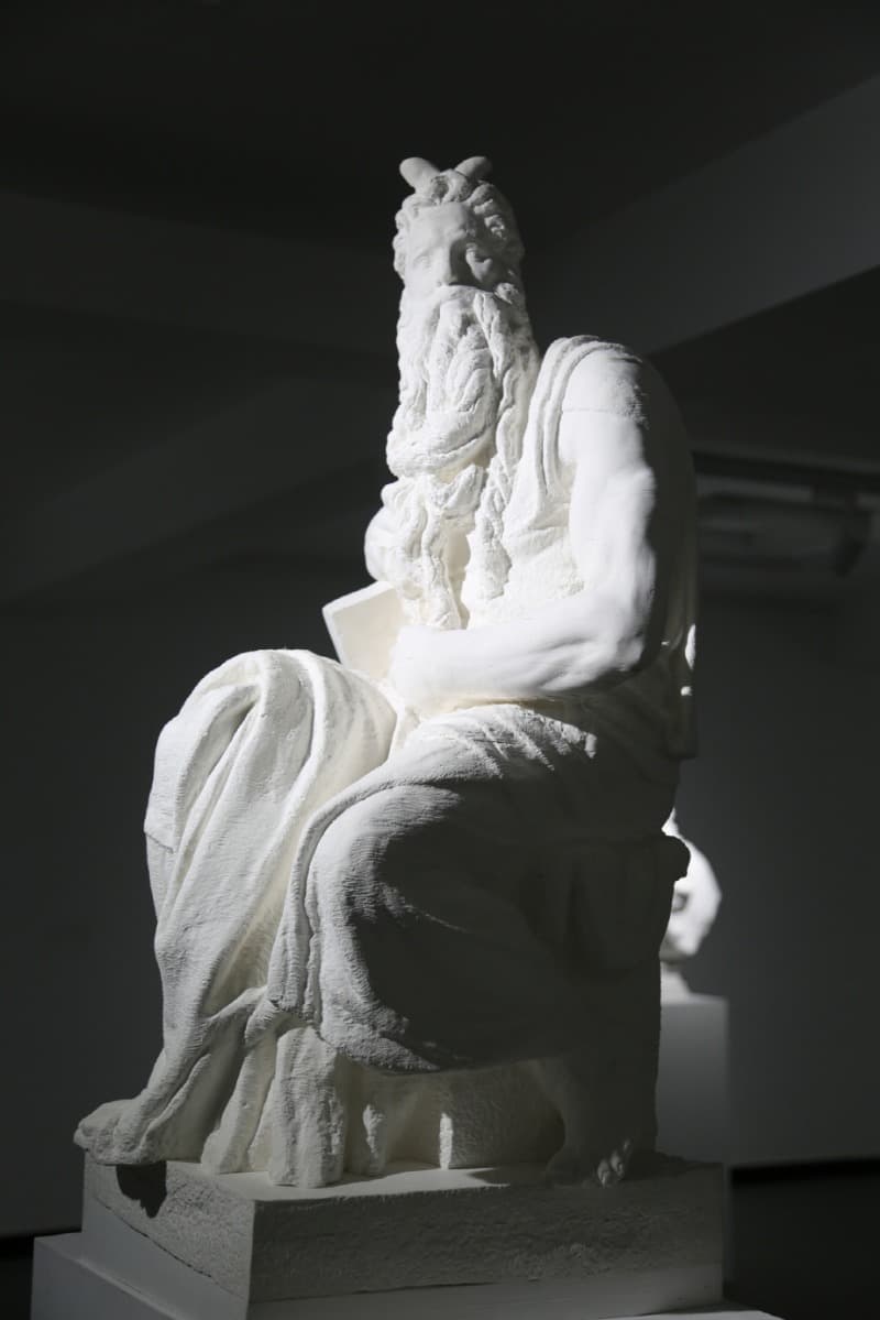리훙보_摩的 · 종이 · 150×75×60cm · 2013-2016 · Li Hongbo_摩的 · paper