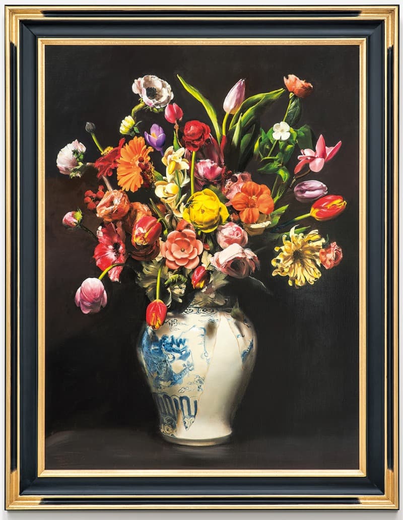 김성윤 Assorted Flowers in the White Porcelain Jar with a Blue Dragon · Oil on linen in frame · 130.1 x 97cm · 2019 · Assorted Flowers in the White Porcelain Jar with a Blue Dragon · Oil on linen in frame