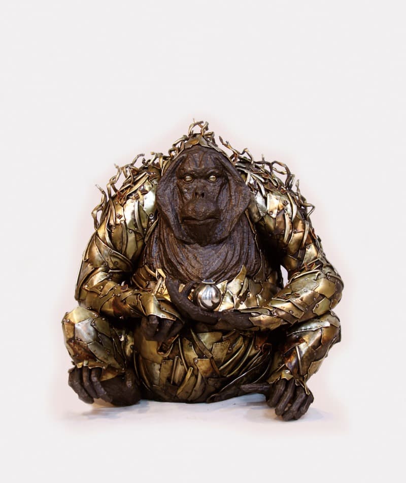 Querencia-당신의 안식을위하여-orangutan · 버려진 양은냄비_리벳_철_스테인레스_세라믹 · 120×92×70cm · 2017 · Querencia-orangutan