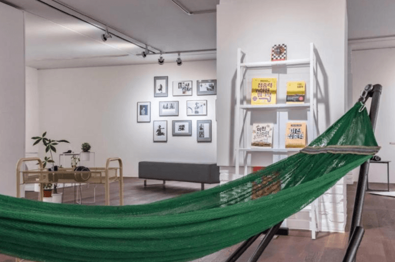 유장우유장우_신한갤러리 역삼 주의 깊게 보지 마시오 전시 전경 · 2019 · Exhibition view
