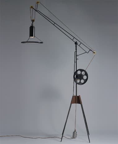 도르래 플로어 조명 · 황동_ 철 · 63x140x250cm · 2014 · Pulley floor light