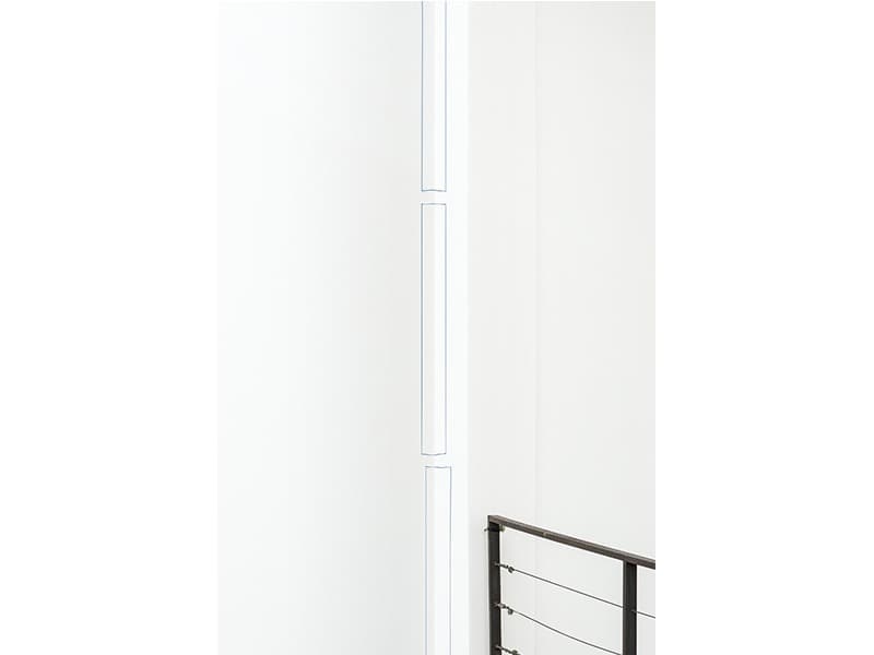 Untitled (Vertical Corner Piece) [LLR] · 아크릴 채색된 1/32 인치 지름의 스프링강과 고무줄 · 91.4(h) x 5.1 x 7.6cm (상단 2점); 94.4(h) x 7.6 x 5.1cm (하단); 284.5(h) x 7.6 x 7.6cm (전체); 가변높이 · 1968 · Untitled (Vertical Corner Piece) [LLR]