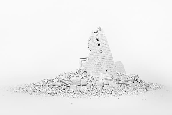 illusion-7 · pigment print. glass with wood frame · 74 x 121cm · 2018 · illusion-7 · pigment print. glass with wood frame