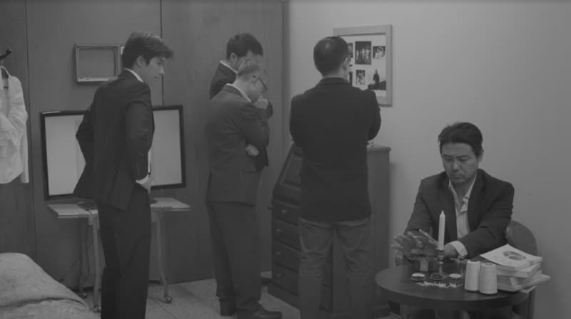 체포 장면의 한 이미지 영화 · 설치 작품 · 2018 · An arrest scene