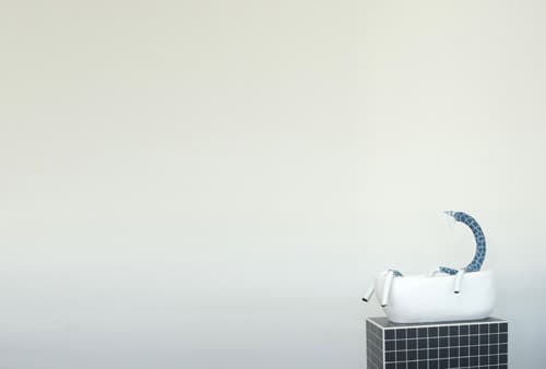 심수(深睡) · FRP_ 모터_ 타일 · 60x35x54cm · Deep ford · FRP_motor tile
