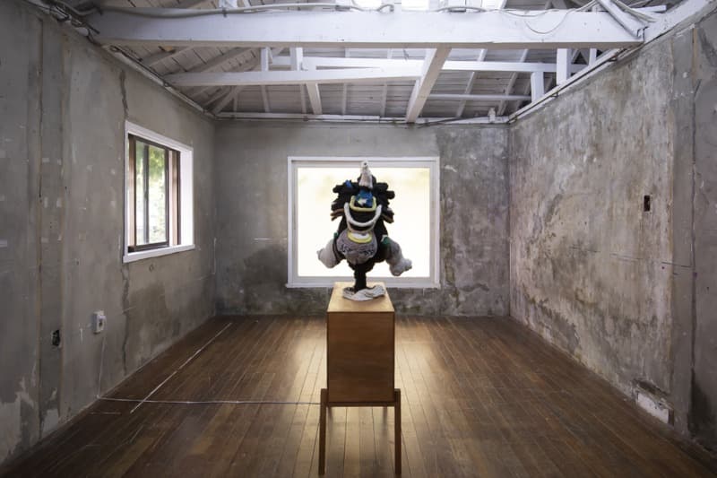여다함, 향로 · 뜨개실(알파카, 양모, 라마 털실), 솜, 철사, 연무기 · 44x34x70cm · 2019 Photo by 박해욱 ⓒ아트 스페이스 풀