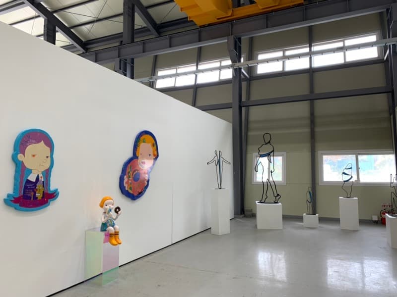 <반려예술인> 전시 전경 · Exhibition view