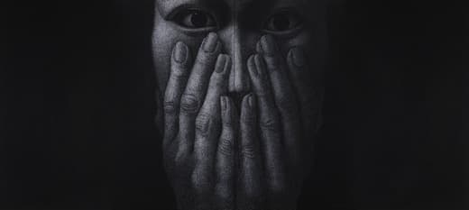 불안한 갈등 · 장지, 먹, 수정테이프, 콘테, 아크릴 · 380x162.3cm · 2019 · Uneasy conflict