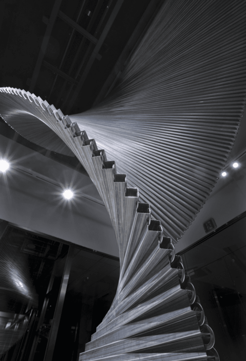 기원-막대나선공명 · 각파이프, 금속링 · 가변설치 · 2019 · Origin-Barred Spiral Resonance