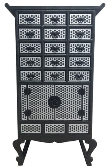 귀갑문 서랍장 · 한지, 삼나무, 장석 · 49.0x30.5x88.0cm · 2018