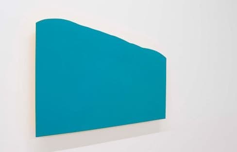 센파랑 · 레진에 우레탄 컬러 · 50×81×5cm · 2017 · Strong Blue
