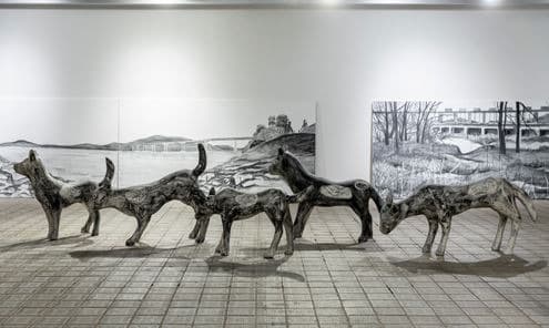 늑대가 되어서도 그리운 · 혼합재료 · 가변설치 · 2019 · Become a wolf, but miss it · mixed material