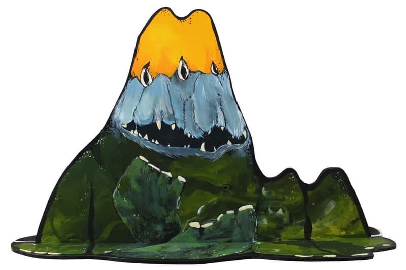 송송이 - 낮을 지키는 산 · 판넬에 혼합재료 · 173x38x102cm · 2019 · a day-watching mountain · Mixed material on Panel