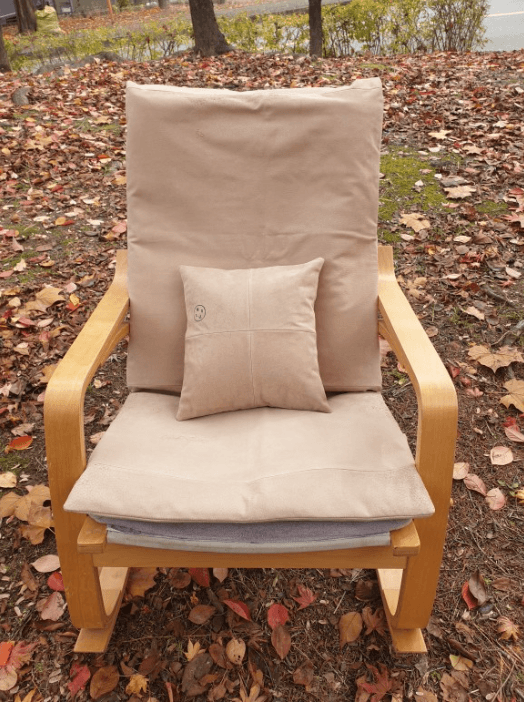 김미연_흔들의자/쿠션 · hair on pigskin · 67x88x99/33x33cm · 2019 · rocking chair/cushion · hair on pigskin