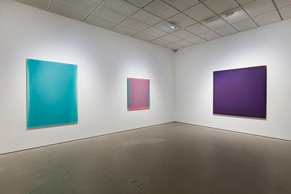 <Between color and light> 전시전경 · Exhibition view