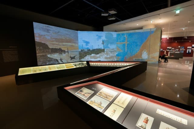 <등대 : 천년의 불빛, 빛의 지문> 전시전경 · Exhibition view