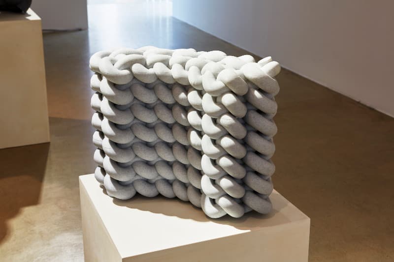 〈우린〉 · 3D Printing in Marble · 56 x 28.5 x 42 cm · 2019, 이미지 출처_ 작가 · We · 3D Printing in Marble