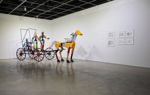 신인류의 초상-소풍 · 스테인리스, 알루미늄, LED, 모터, 센서 · 가변설치 · 2010~9 · portrait of new human-picnic