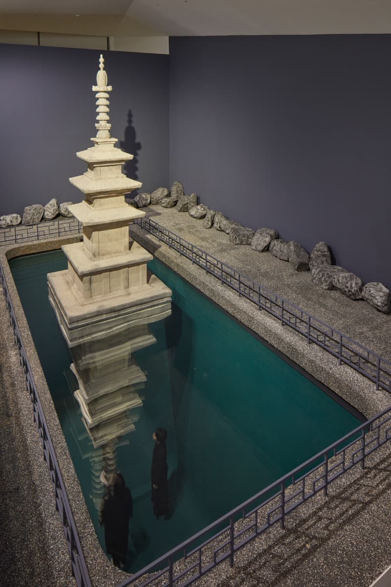 탑의 그림자 · 혼합재료 · 가변설치 · 2019 · In the Shadow of Pagoda