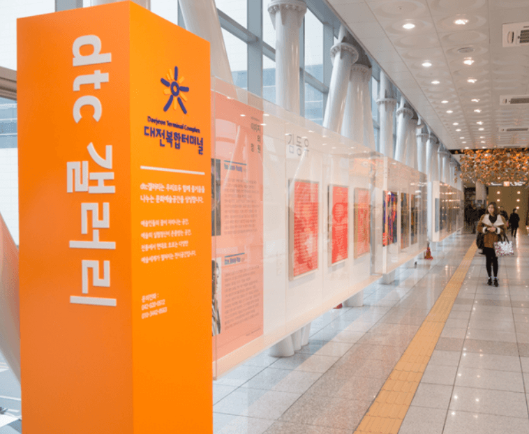 전시 전경 · Installation view