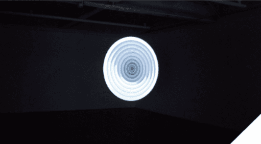 원형 공간 · 원형스크린, DivX 플레이어, 3D 애니메이션 · 2018 · Circular space · Circular screen, DivX player, 3D animation,