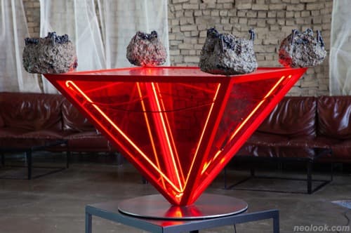 WISH 1907 · 스틸, 네온, 콘크리트, 아크릴 · 90×120×120cm · 2020 · WISH 1907 · Steel, neon, concrete, acrylic