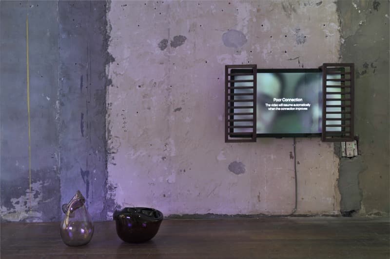 송세진, Poorconnection, 2013-2019, 모니터에 나무프레임, 60x80cm, 제작: 강성진, Photo by 이민지 ⓒ아트 스페이스 풀