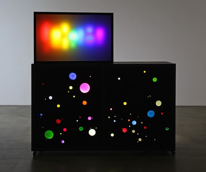 이창원, 약속의 징표, 무제 · 플라스틱 오브제, LED조명, MDF, 간유리, 금속프레임 · 117x180x45cm, 65x100x35cm · 2014 · Lee Chang-won, Mark of Promise, Untitled · Plastic objects, LED lights, MDF, ground glass, metal frames