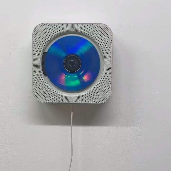 <보(이지 않)는 빈티지 가게>에는 선을 당겨 직접 재생할 수 있는 ‘The Golden Age of Soft Porn‘ 앨범이 포함되어 있습니다. · 'The Invisible Vintage Shop' includes an album called 'The Golden Age of Soft Porn', which allows you to pull and play directly.