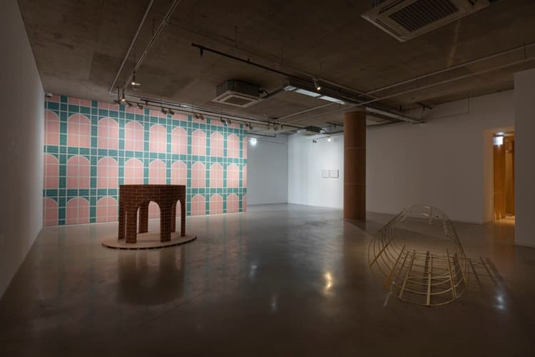 이종건  Three pillars and a wall · installation view at PIBI GALLERY  2020 ⓒ Jonggeon Lee / PIBI Gallery · Three pillars and a wall