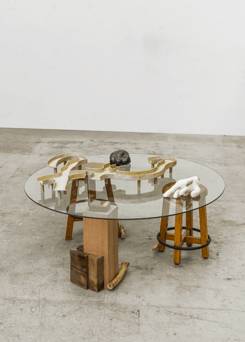 Table A · wood, glass, ceramic · 120 x 58 cm · 2020 [출처] 바라캇 컨템포러리 홈페이지 · Table A · wood, glass, ceramic