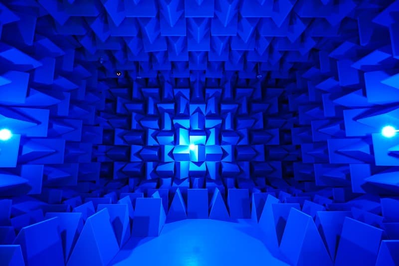 Doron Sadja, The Sound of Light in a Silent Room · 2020 [출처] 디뮤지엄 홈페이지
