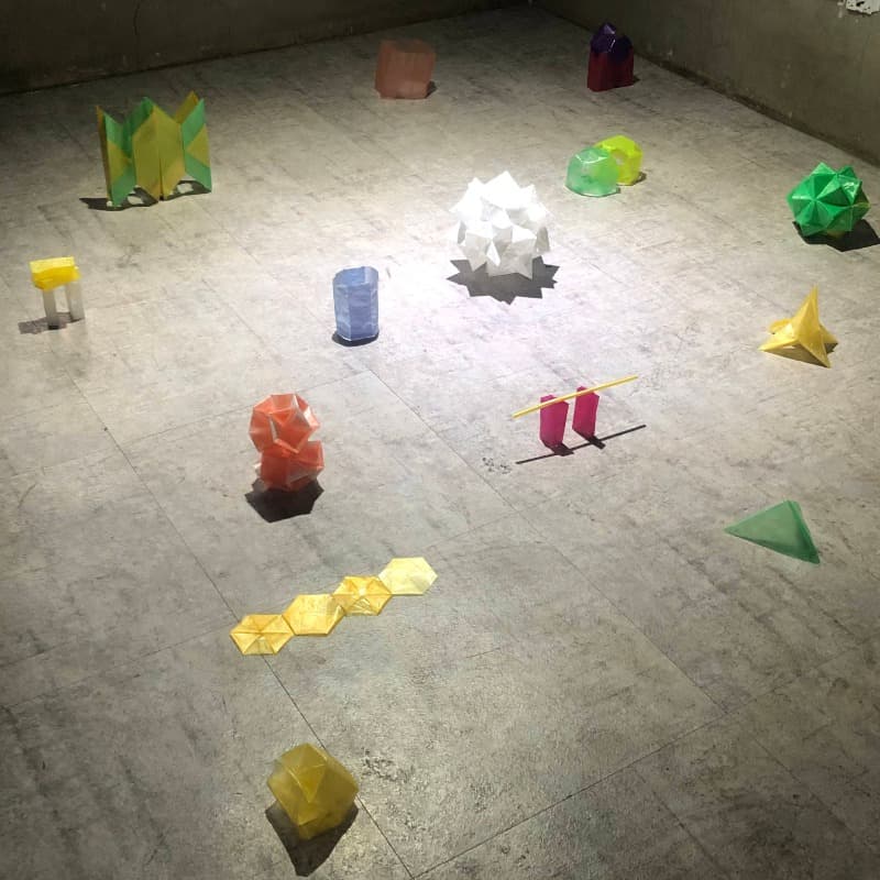 이문영, 서려는 이 · 비닐 · 가변설치 · 2020