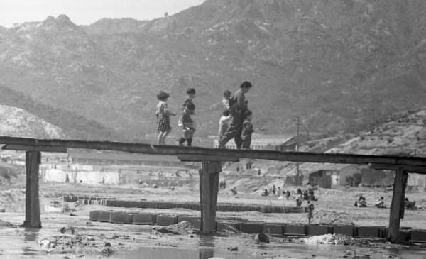 가족2,중랑천,서울 · 1958 [출처] 스페이스22 홈페이지